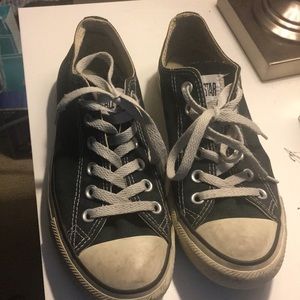 Black low top converse
